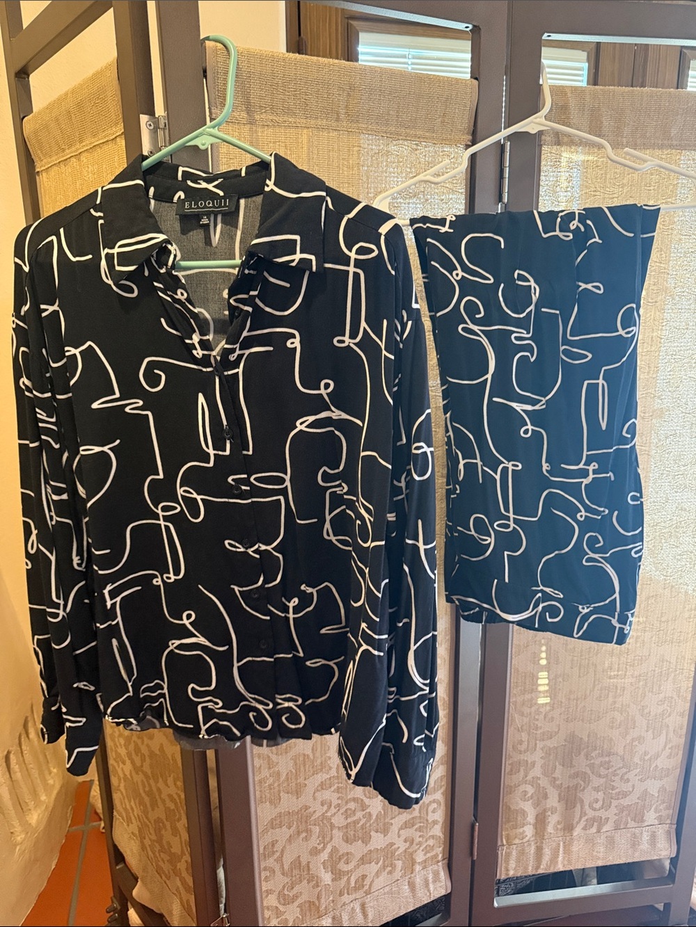 Eloquii Black Top and Pants with White Abstract Line Print